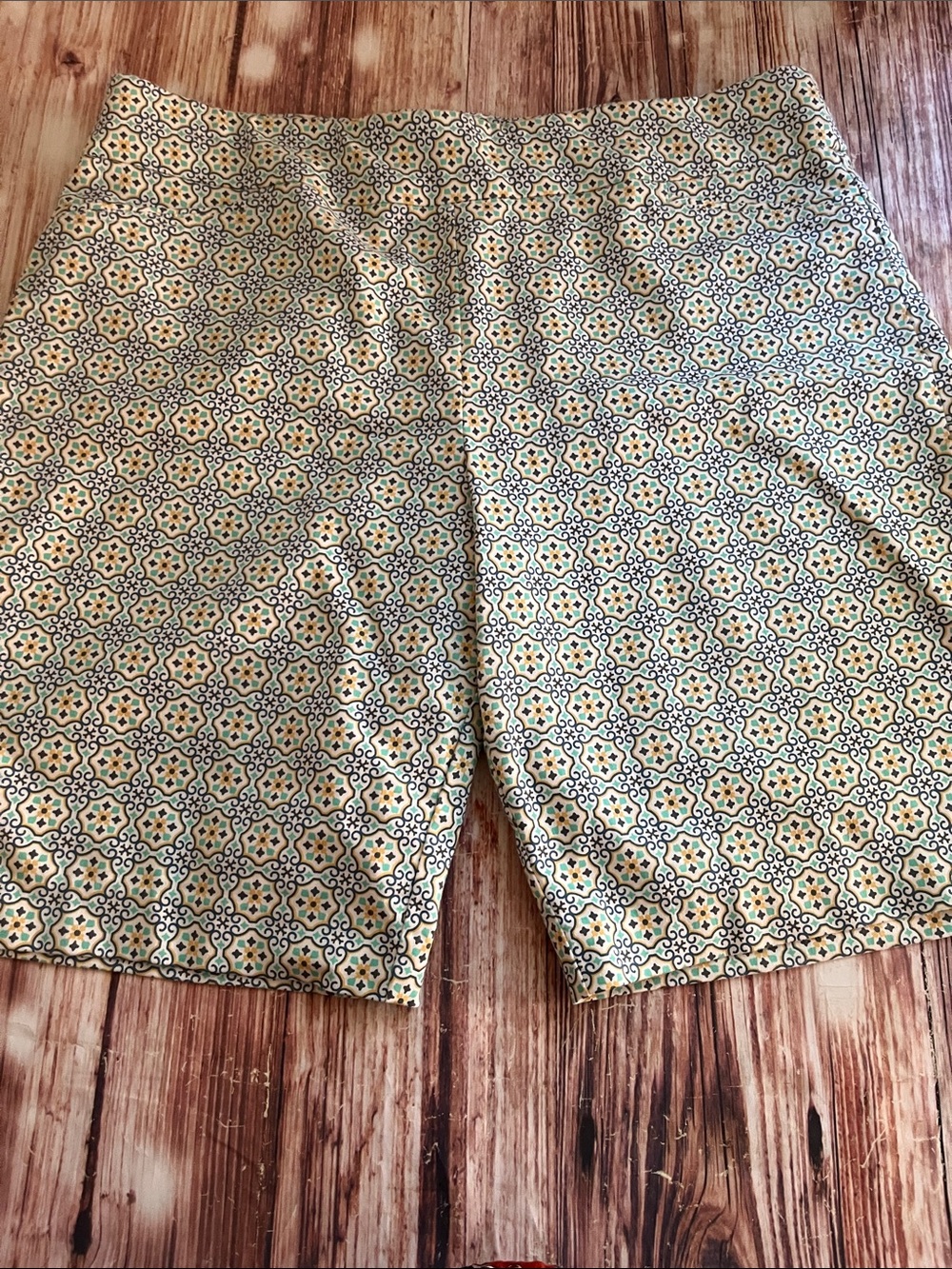 Croft  & Barrow Bermuda pull on Shorts 18